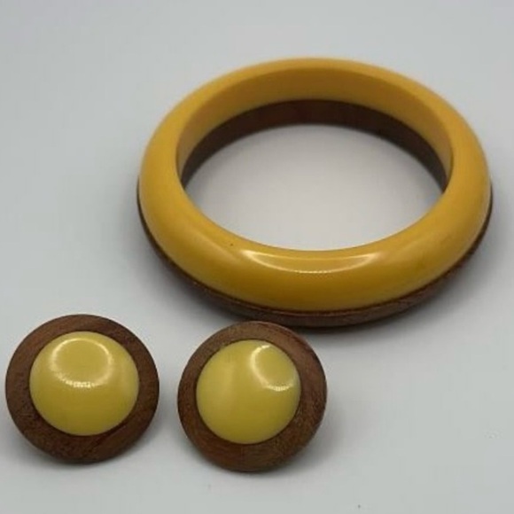 Vintage Bakelite and Wooden Earrings & Bracelet 7"